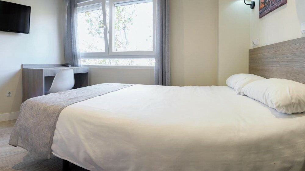 Фото Hostal Golden Alcalá