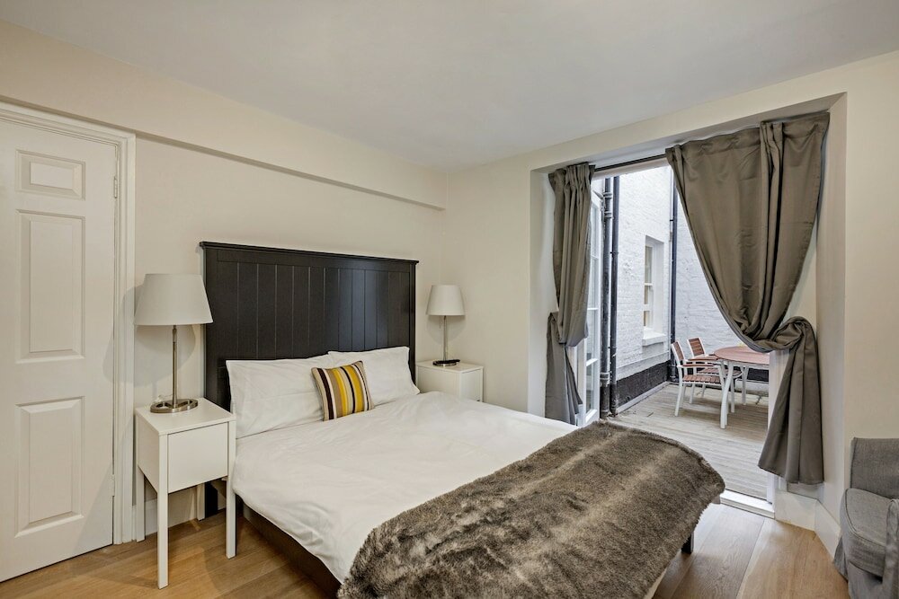 Фото The Sussex Garden Apartment