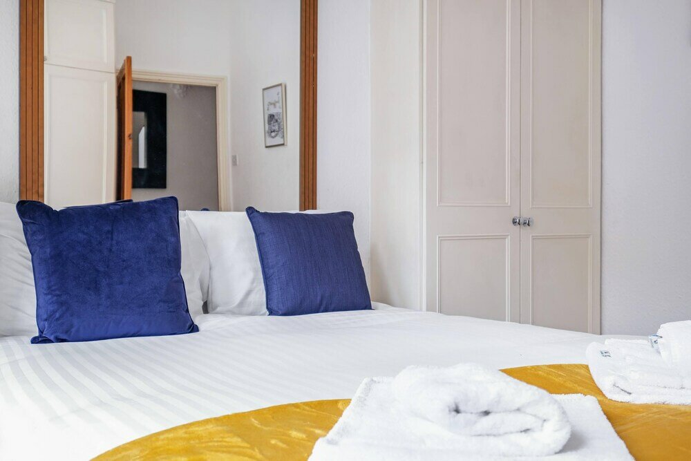 Фото London Spacious 3 Bedroom House Fulham