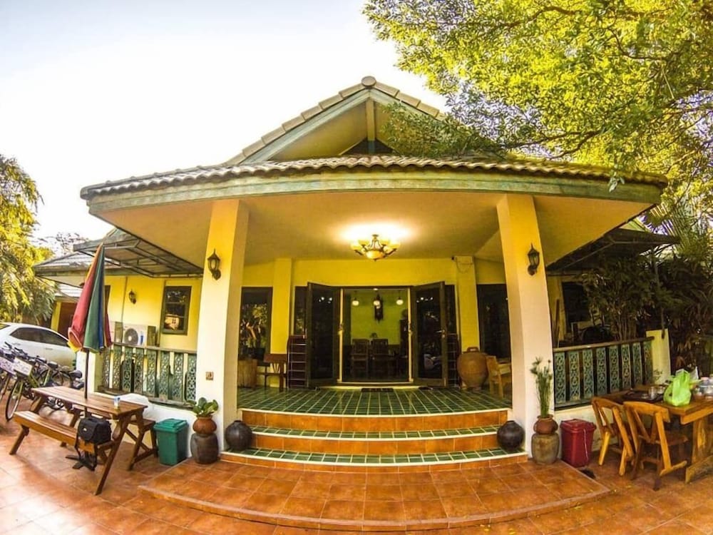 Фото Plus Hostel Ayutthaya