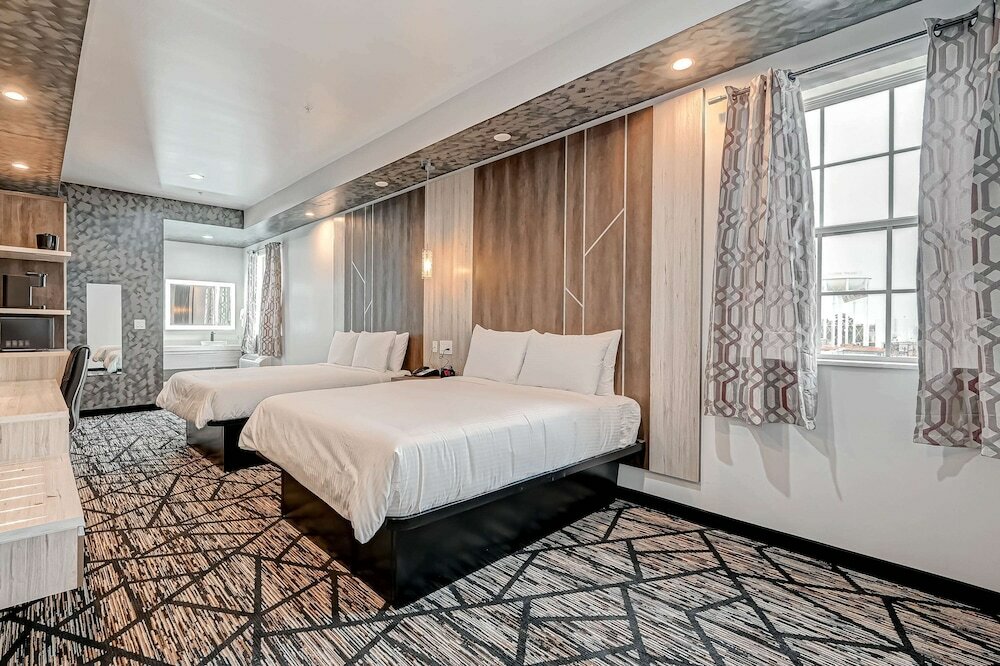 Фото SureStay Hotel by Best Western Houston Southeast