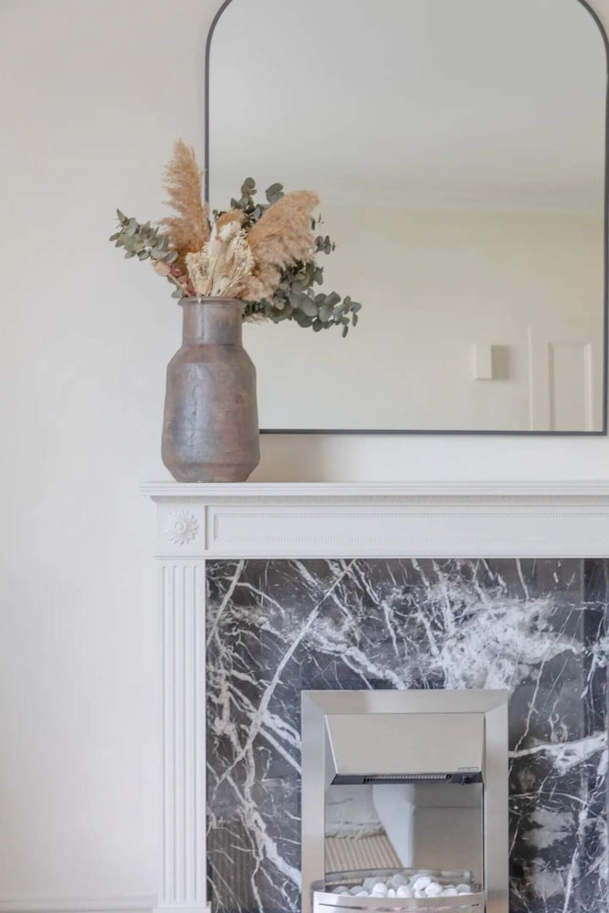 Фото Stylish 2bd Flat - 5 Minute Walk to Notting Hill!