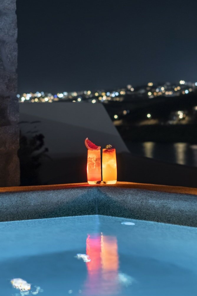 Фото Aeonic Suites and SPA