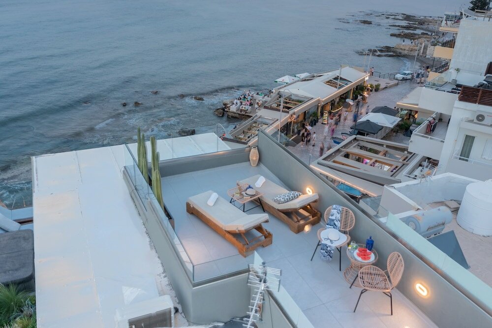 Фото Hersonissos Beach Front Suites