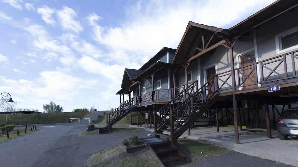 Фото Howard Johnson by Wyndham San Pedro Resort & Marina