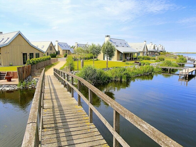 Гостиница Modern Design Lodge Directly at the Water