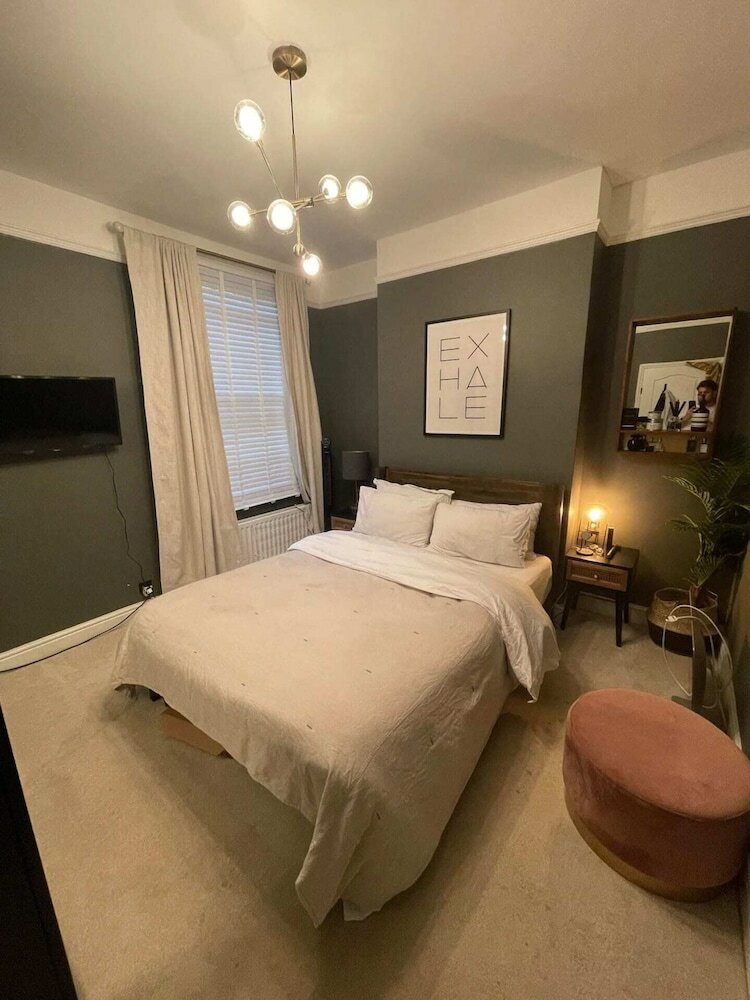 Фото Lovely 2 Bedroom Apartment Close to Putney Riverside