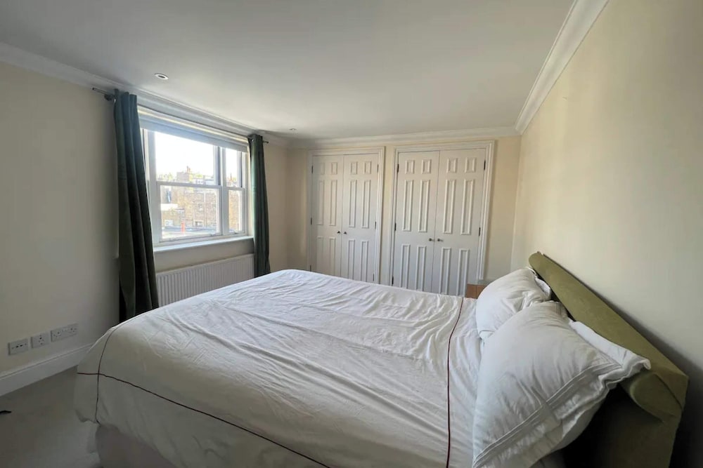 Фото Gorgeous 3bd Flat - 4 Minute Walk to Hyde Park