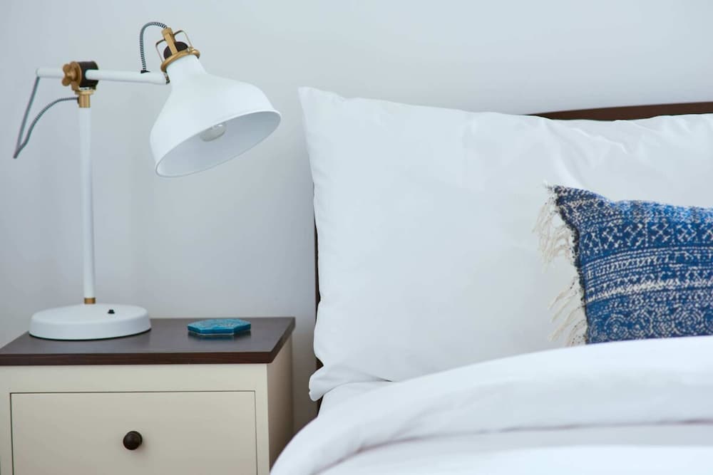 Фото Beautiful 1 Bedroom With Balcony Near Mile End