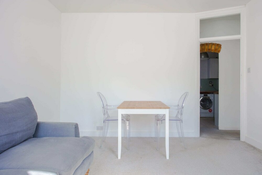 Фото Modern & Spacious 2 Bedroom Flat Near Clapham Common