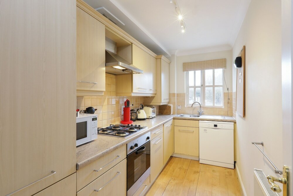 Фото Altido Calm 2br Apt w Parking & Patio, near London Eye