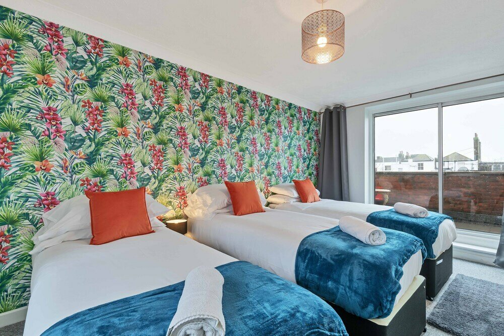 Фото Seabright Townhouse by My Getaways Parking for one car