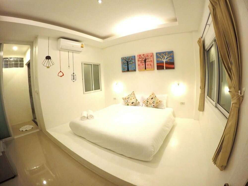 Hotel At We Patong Guest House, Phuket Province, photo