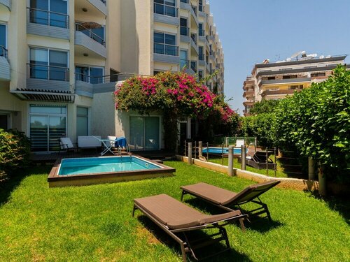 Гостиница Sanders Ermitage on the Beach - Delightful 1-bedroom Apartment With Sea View в Лимассоле