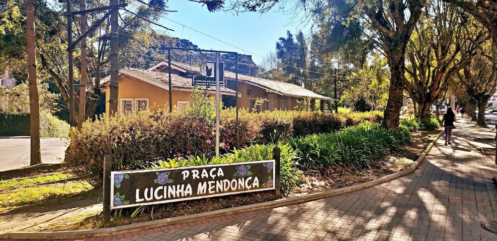 Фото Incrível Vista com 4 Quartos e Lareira