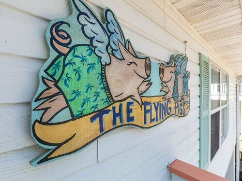 Гостиница The Flying Pigs Cottage в Тайби-Айленд