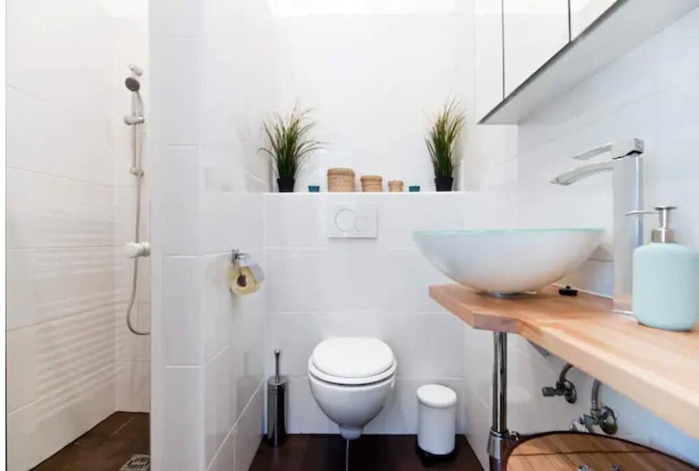 Фото Luxurious and Bright, 5 min walk to city center