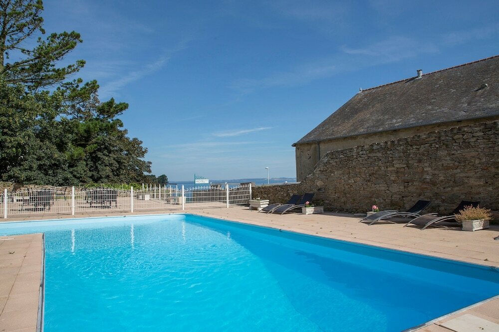 Фото Clos de Vallombreuse, The Originals Relais