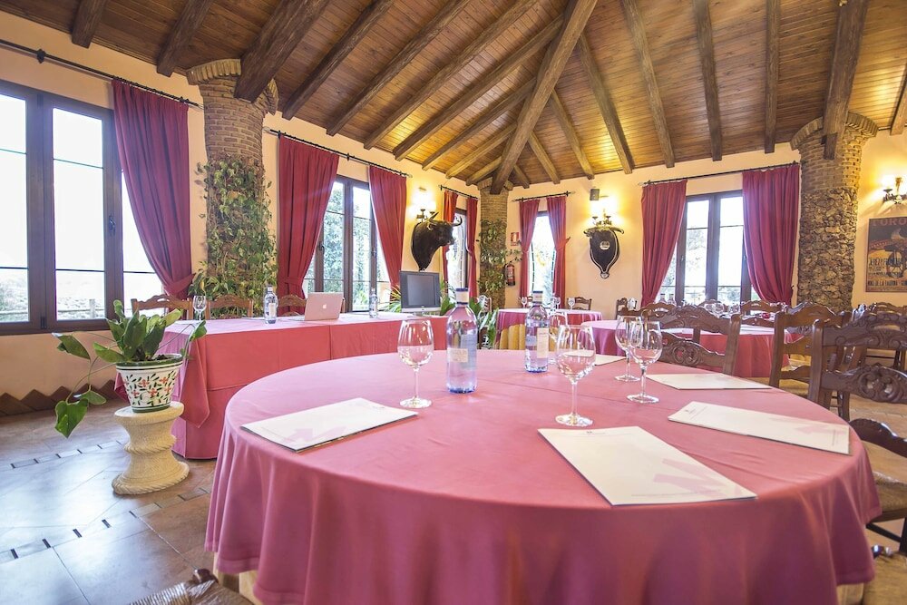 Фото Las Mayoralas