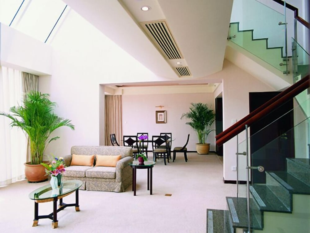 Фото Dongguan Mcb Lake Hotel