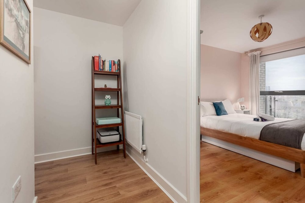 Фото Bright and Stylish Kennington Gem