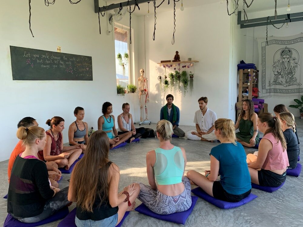 Фото Baan Jai Dee Beach Front Hotel