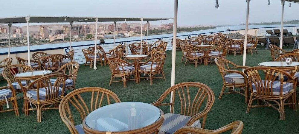 Фото Queen isis floating hotel in minya