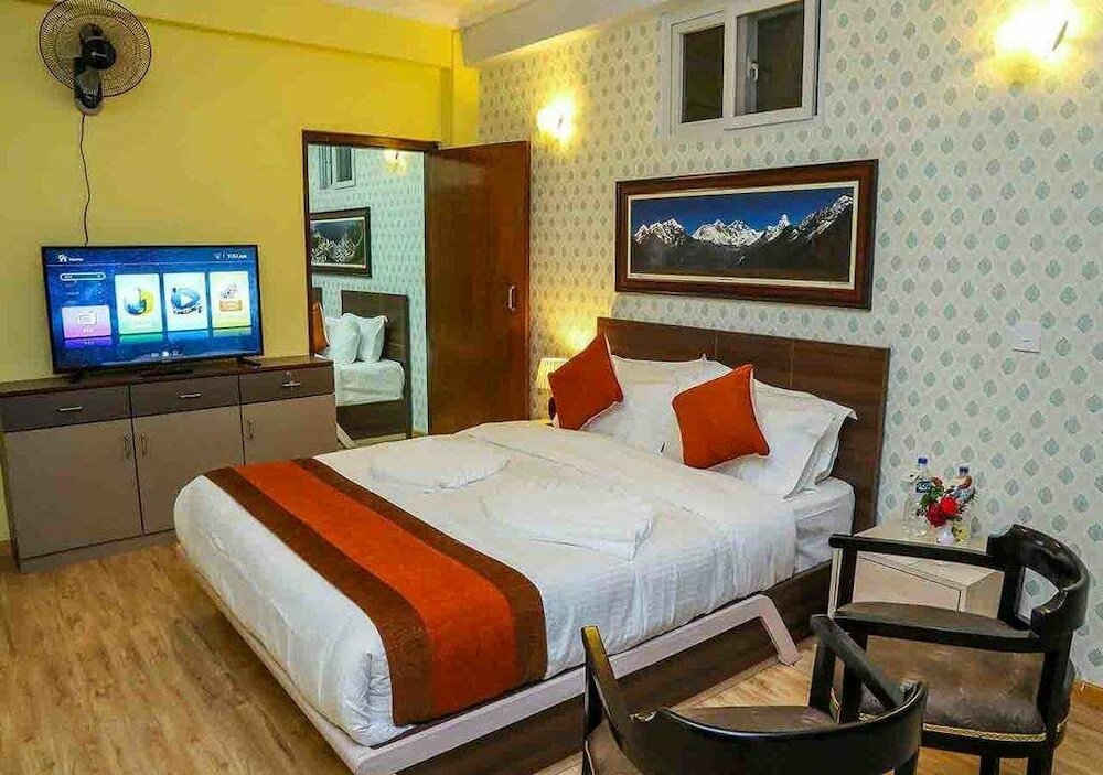 Фото Himalayan Hotel and Service Apartments