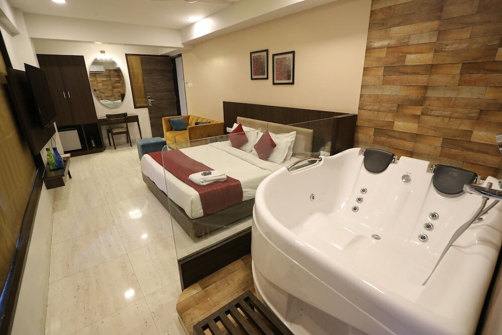 Фото Hotel Privya Rooms and banquet Surat