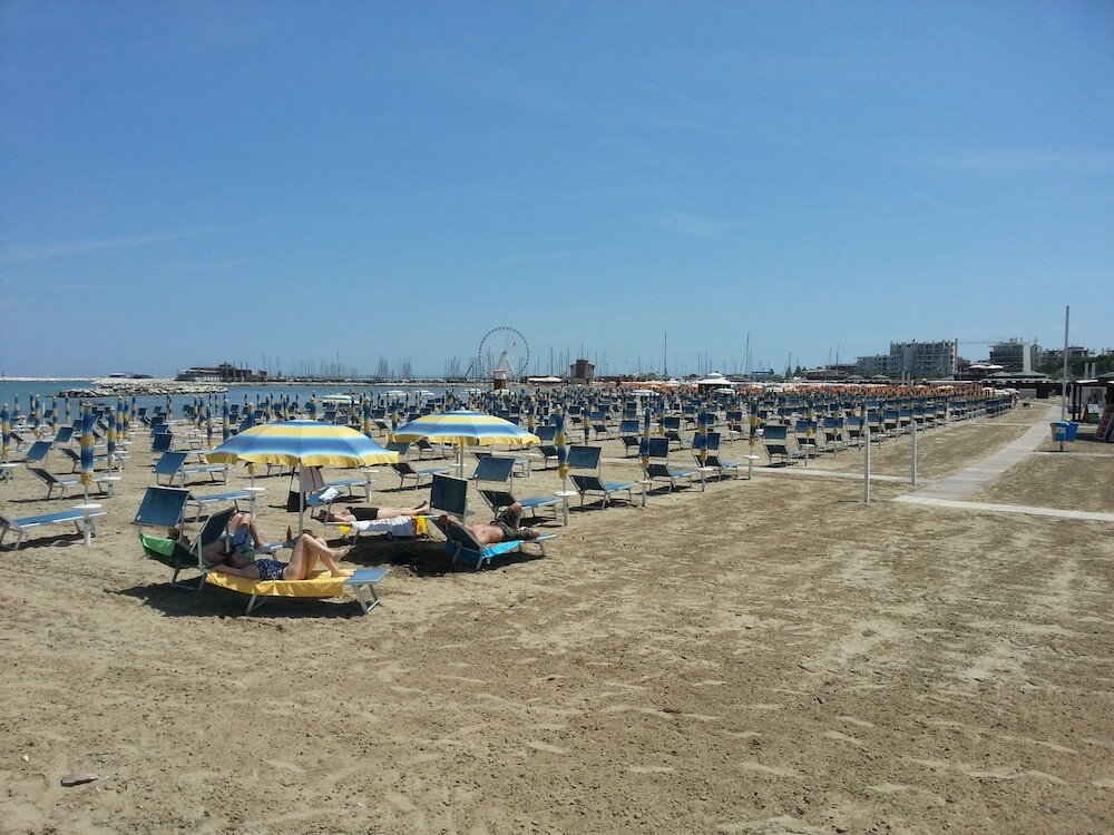 Фото Appartamento sulla spiaggia con balcone