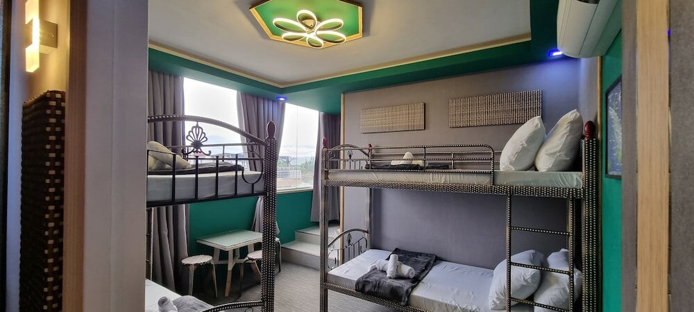Фото Oyo 997 Attic Capsule Hotel