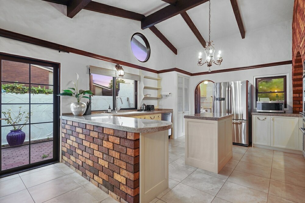 Фото Magnificent Beachfront Mansion - Pool