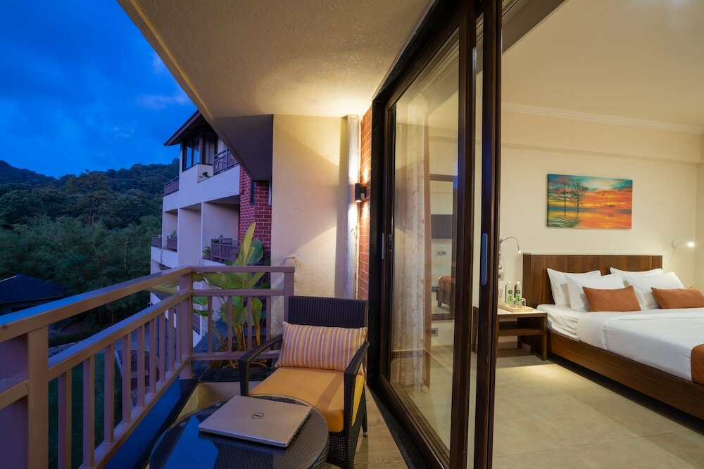 Фото Whistling Woodzs Resort