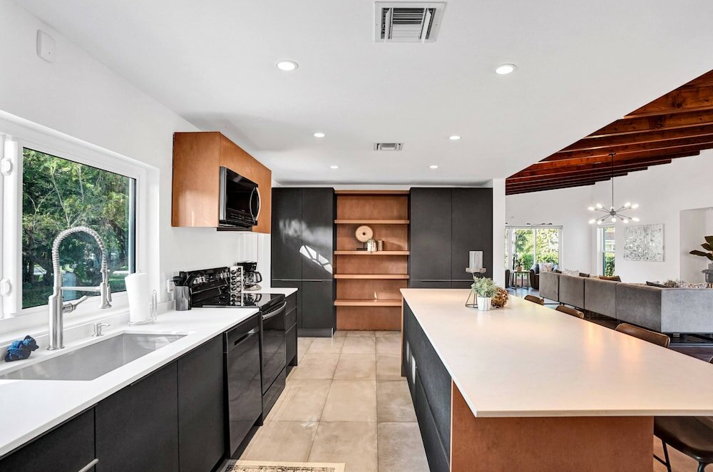 Фото Gorgeous 5br Home with Heated Pool