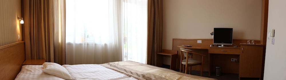 Фото Granada Konferencia Wellness Sport Hotel