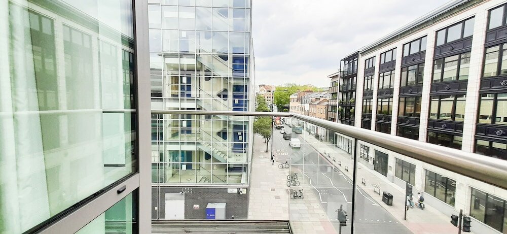 Фото Two Bed Serviced Apt in Old Street