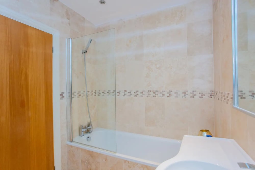 Фото Bright 2 Bedroom Apartment in Islington