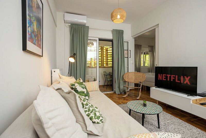 Гостиница Trendy 2 bedroom Apartment 5min to metro в Афинах