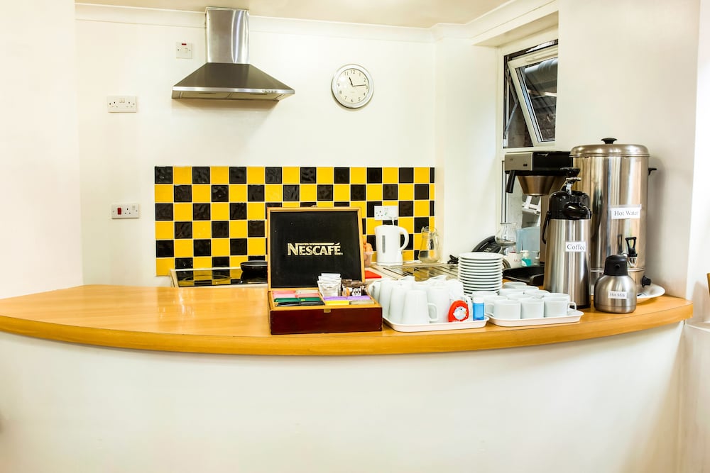 Фото Oyo Townhouse New England Victoria