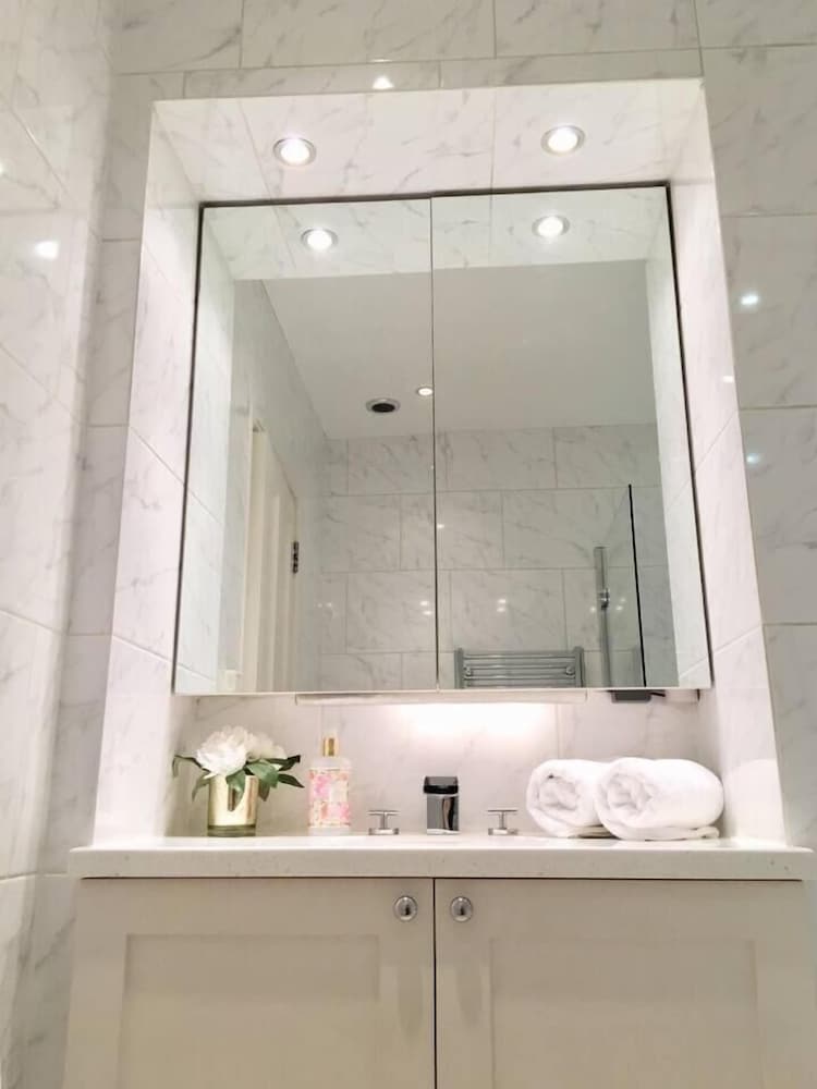 Фото English Garden Apartment