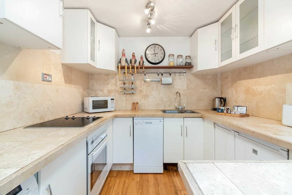 Фото Bright Bayswater Apartment