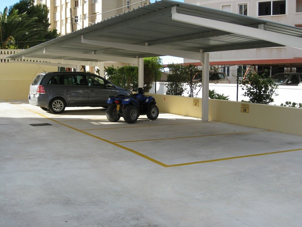 Фото Apartamentos la Reina