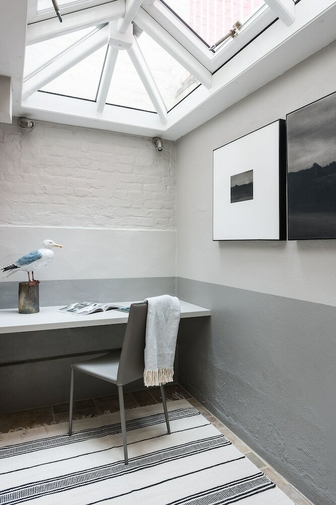 Фото Ultra luxurious London home for 5-7