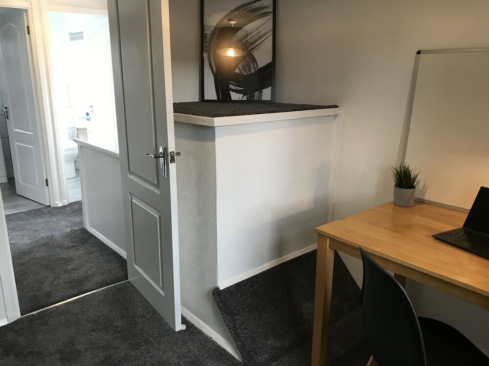 Фото Modern 3-bed House With Parking Bamber Bridge, Preston