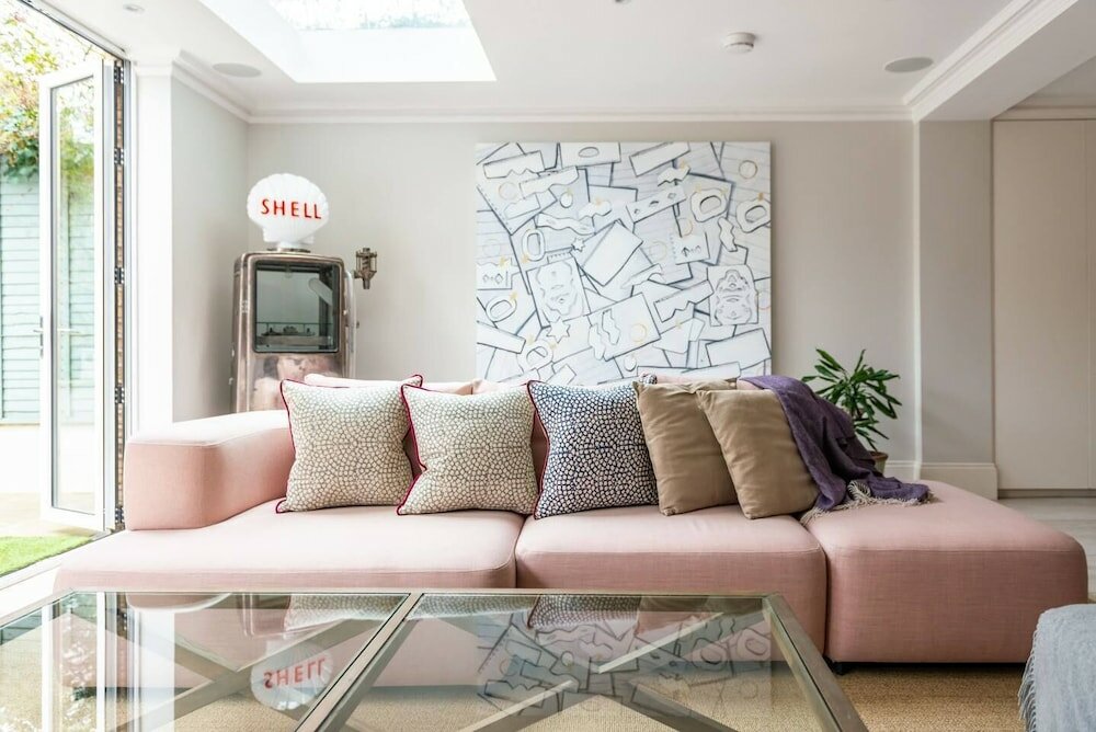 Фото Fantastic 4 Bed House in Iconic Camden