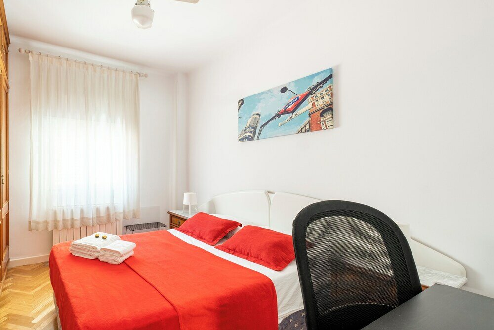 Фото Madrid center room just 3 metro stops