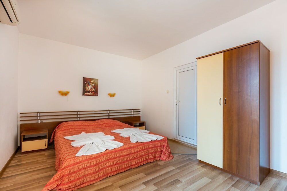 Фото Classic Double Room in Dafinka Guest House