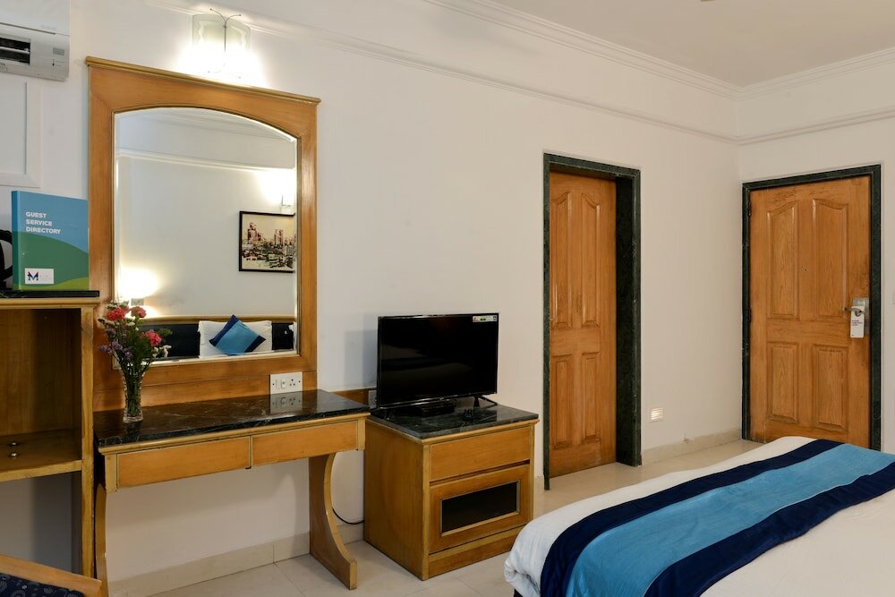 Фото Hotel Mint Salisbury Park