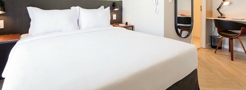 Фото Charlie Brooklyn Studios