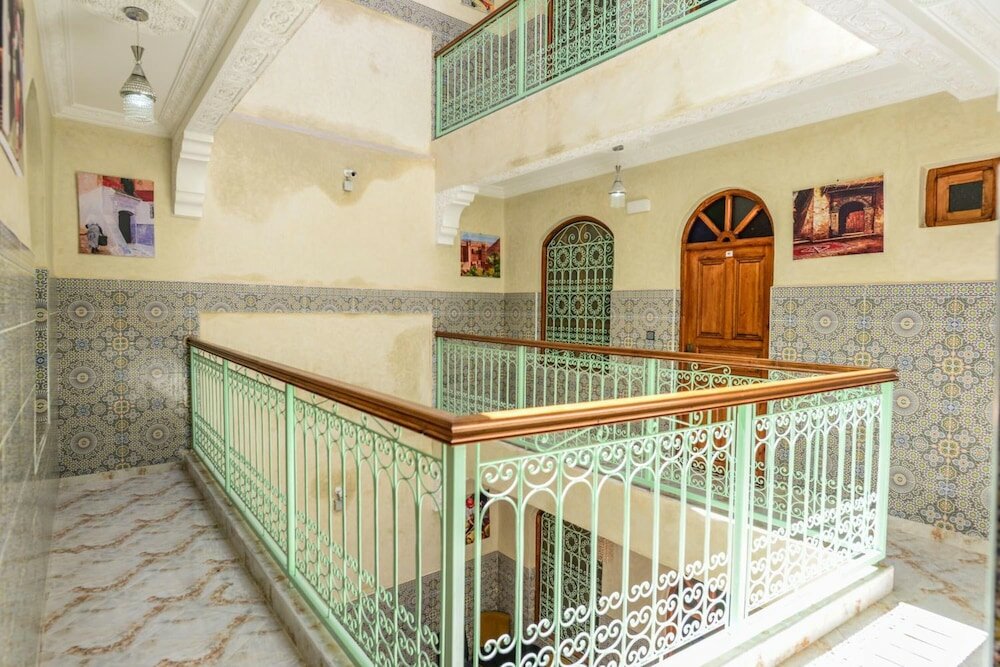 Фото Faouzi Hôtel